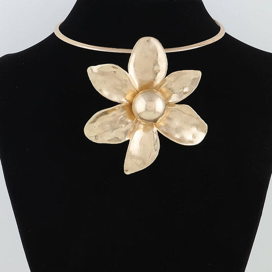 Hammered Flower Choker Necklace