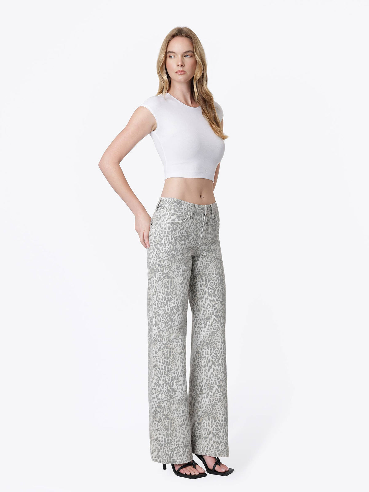 LOW RISE FULL LENTH LEOPARD PRINT WIDE LEG JEANS
