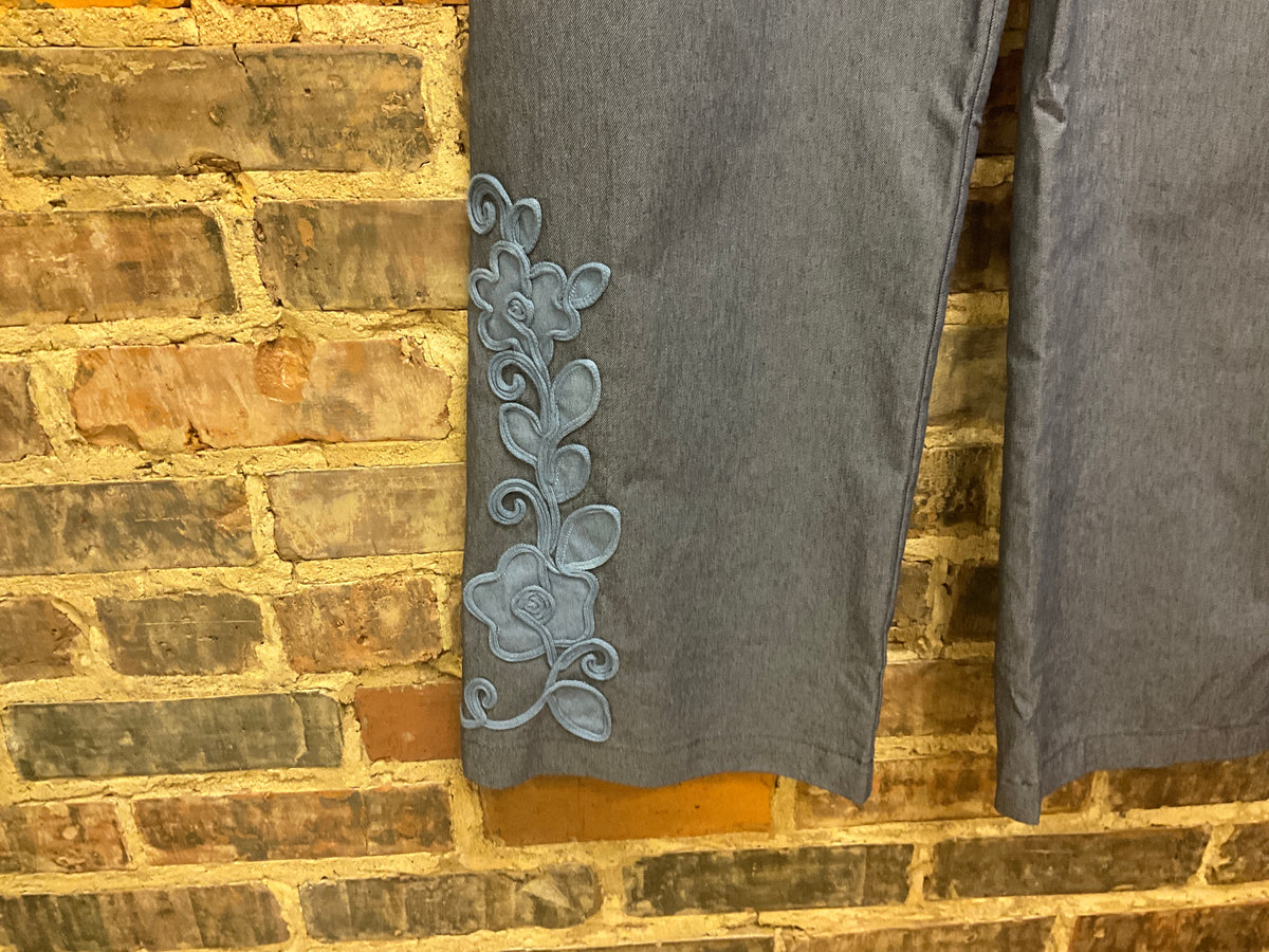 Ankle Cropped Pants With Applique Design