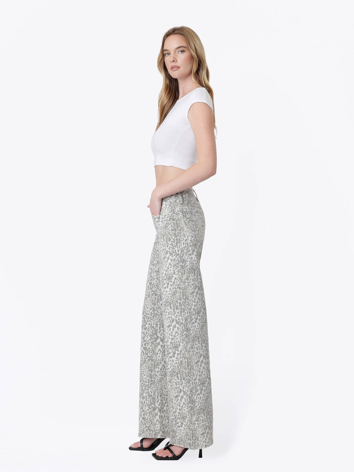 LOW RISE FULL LENTH LEOPARD PRINT WIDE LEG JEANS