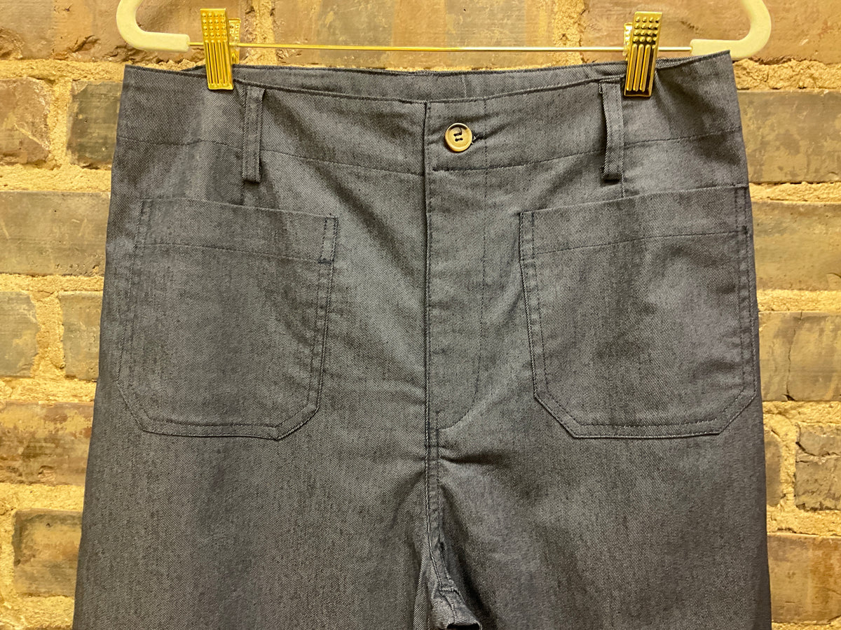 Ankle Cropped Pants With Applique Design